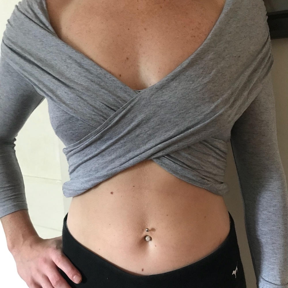 Trendy GREY crop top - Picture 5 of 6